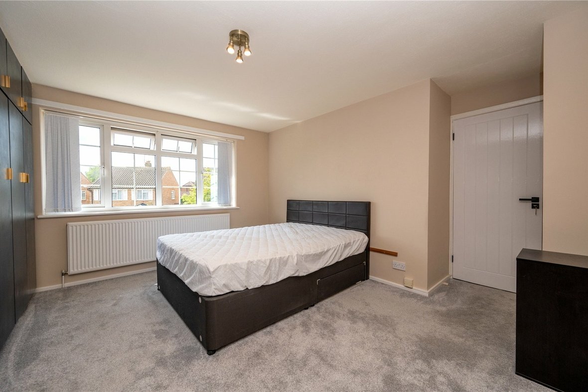 3 Bedroom House Let AgreedHouse Let Agreed in Farringford Close, St. Albans, Hertfordshire - View 11 - Collinson Hall