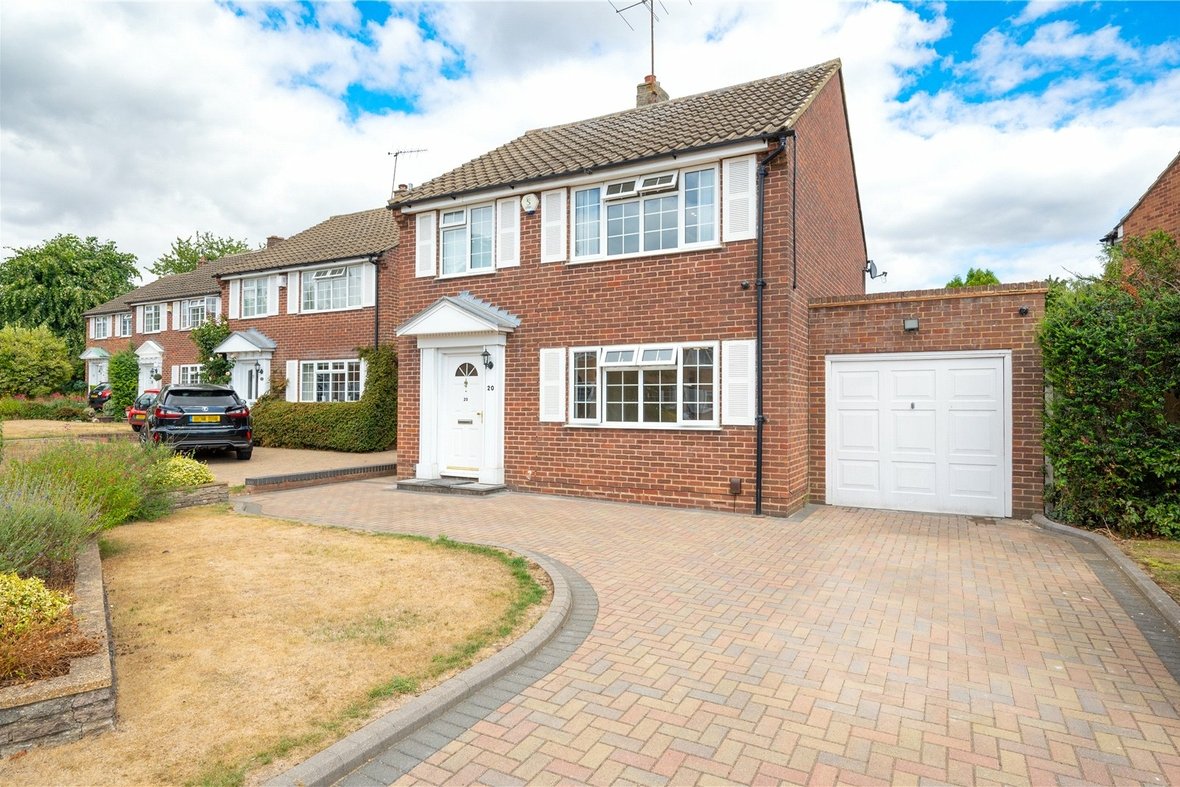 3 Bedroom House Let AgreedHouse Let Agreed in Farringford Close, St. Albans, Hertfordshire - View 1 - Collinson Hall