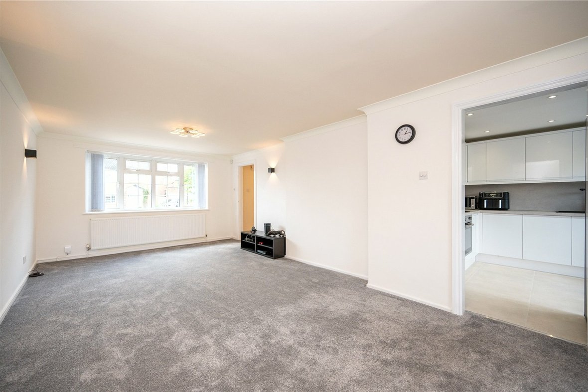 3 Bedroom House Let AgreedHouse Let Agreed in Farringford Close, St. Albans, Hertfordshire - View 3 - Collinson Hall