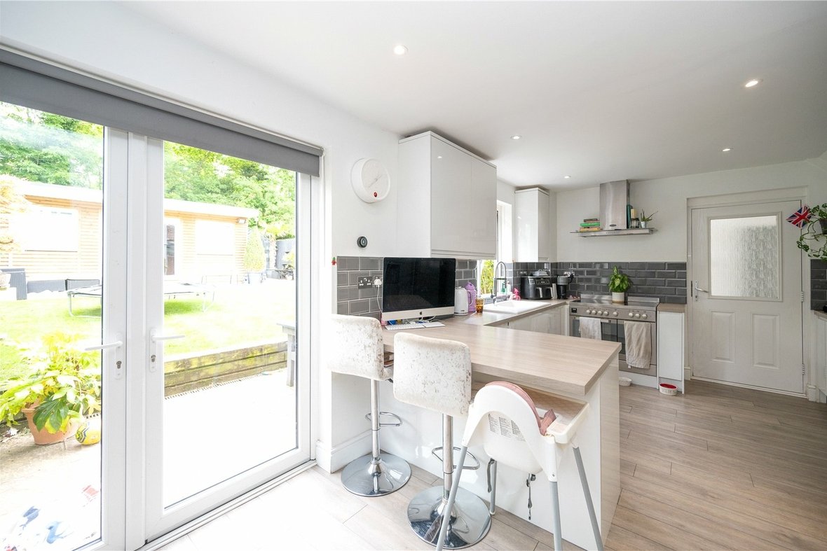 3 Bedroom House For SaleHouse For Sale in Oliver Close, Park Street, St. Albans - View 4 - Collinson Hall