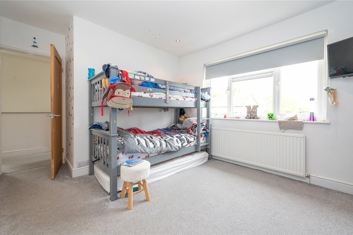 3 Bedroom House For SaleHouse For Sale in Oliver Close, Park Street, St. Albans - View 8 - Collinson Hall