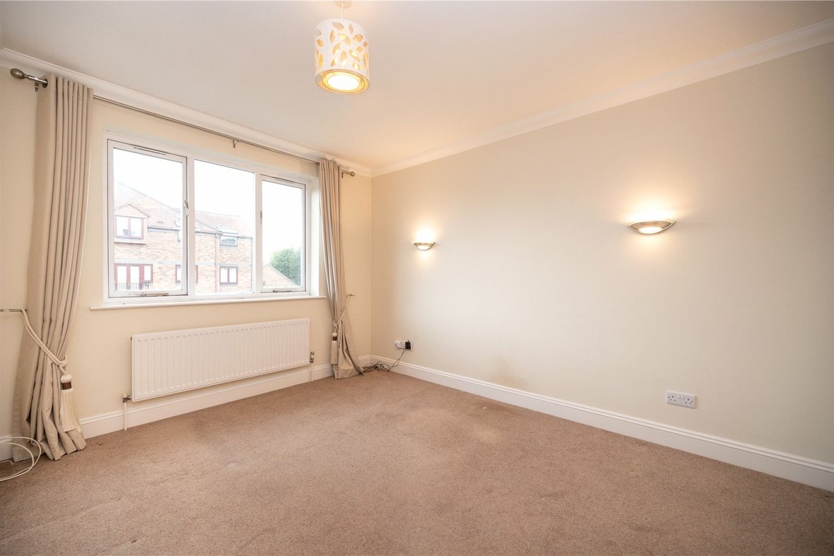 2 Bedroom Apartment Let AgreedApartment Let Agreed in Thorpe Road, St. Albans, Hertfordshire - View 7 - Collinson Hall