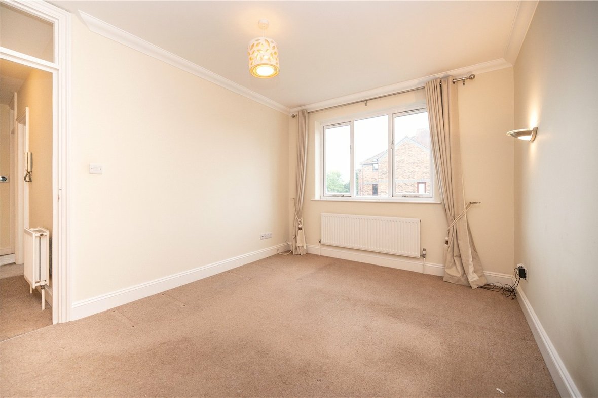 2 Bedroom Apartment Let AgreedApartment Let Agreed in Thorpe Road, St. Albans, Hertfordshire - View 4 - Collinson Hall