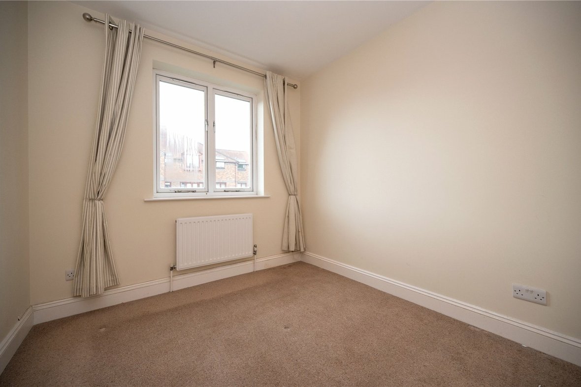 2 Bedroom Apartment Let AgreedApartment Let Agreed in Thorpe Road, St. Albans, Hertfordshire - View 11 - Collinson Hall