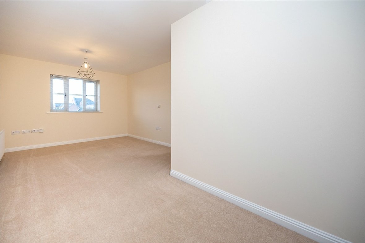 2 Bedroom Apartment LetApartment Let in Avian Avenue, Curo Park, Frogmore - View 5 - Collinson Hall