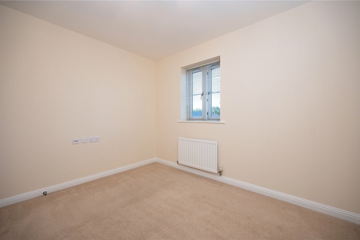 2 Bedroom Apartment LetApartment Let in Avian Avenue, Curo Park, Frogmore - View 8 - Collinson Hall