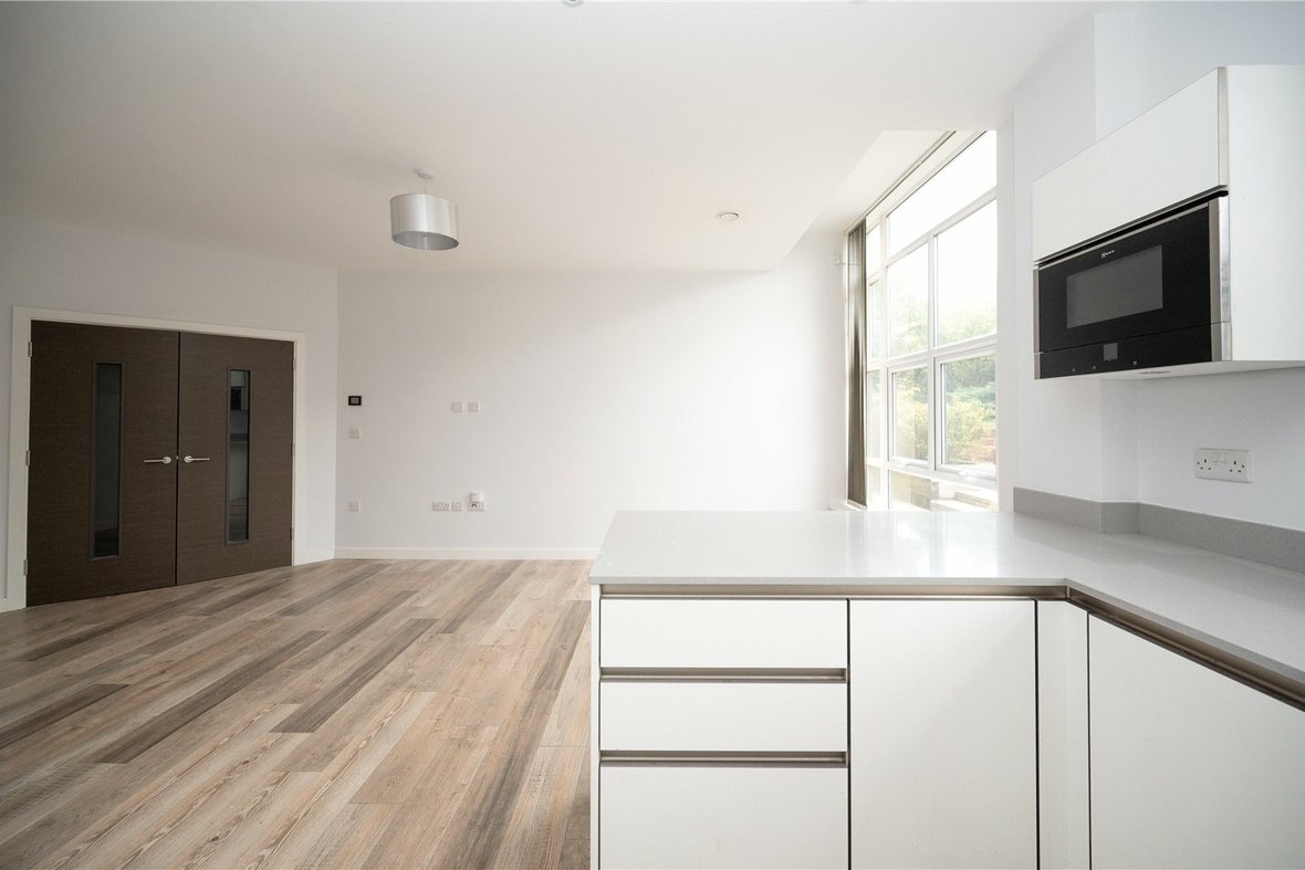 2 Bedroom Apartment Let AgreedApartment Let Agreed in Great North Road, Hatfield, Hertfordshire - View 6 - Collinson Hall