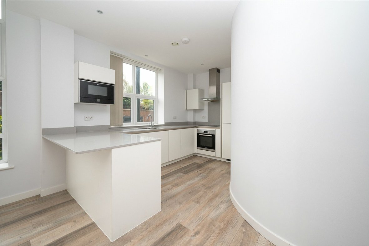 2 Bedroom Apartment Let AgreedApartment Let Agreed in Great North Road, Hatfield, Hertfordshire - View 2 - Collinson Hall