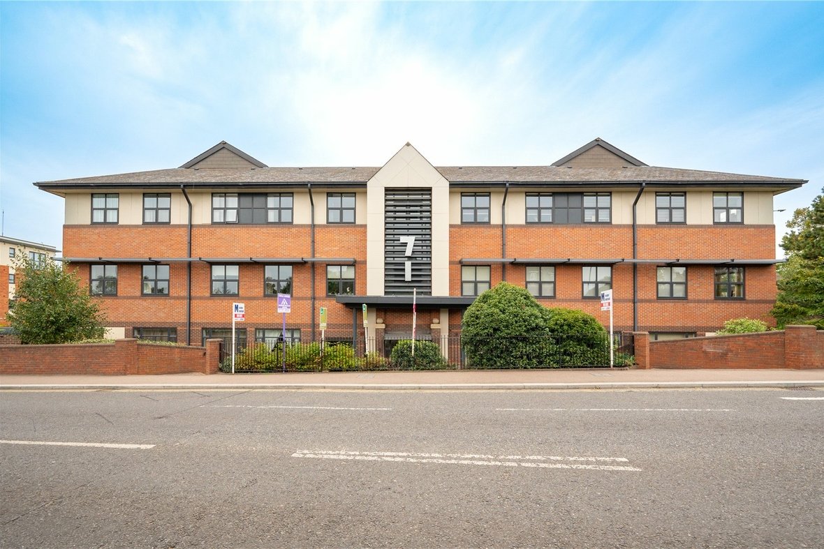 2 Bedroom Apartment Let AgreedApartment Let Agreed in Great North Road, Hatfield, Hertfordshire - View 10 - Collinson Hall
