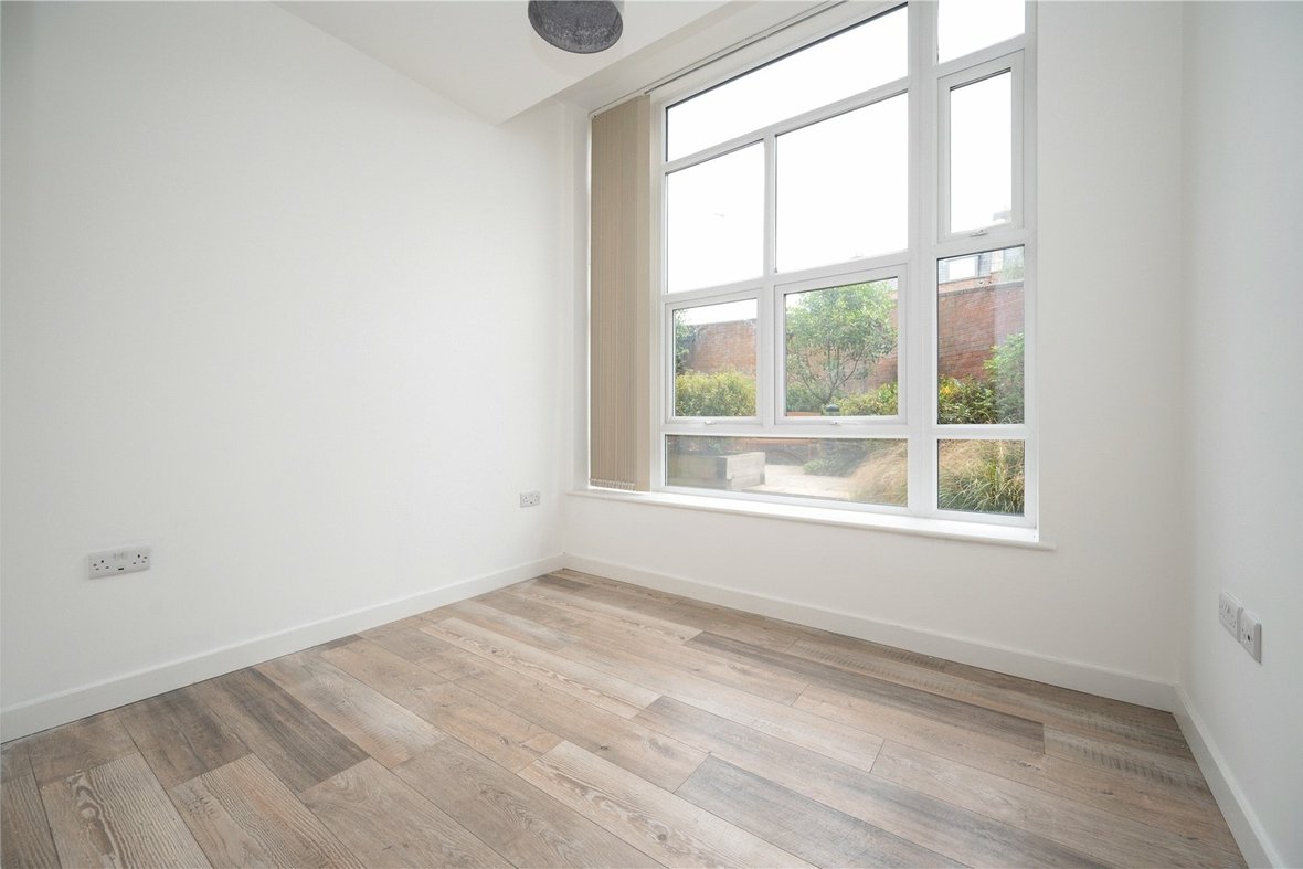 2 Bedroom Apartment Let AgreedApartment Let Agreed in Great North Road, Hatfield, Hertfordshire - View 8 - Collinson Hall