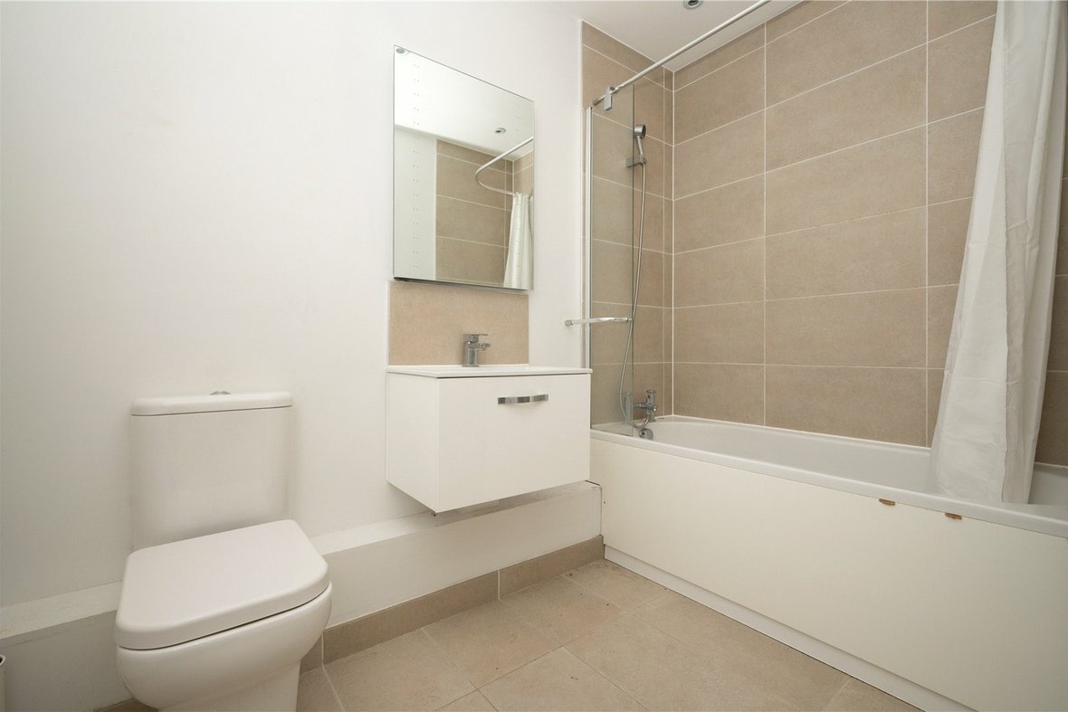 2 Bedroom Apartment Let AgreedApartment Let Agreed in Great North Road, Hatfield, Hertfordshire - View 9 - Collinson Hall