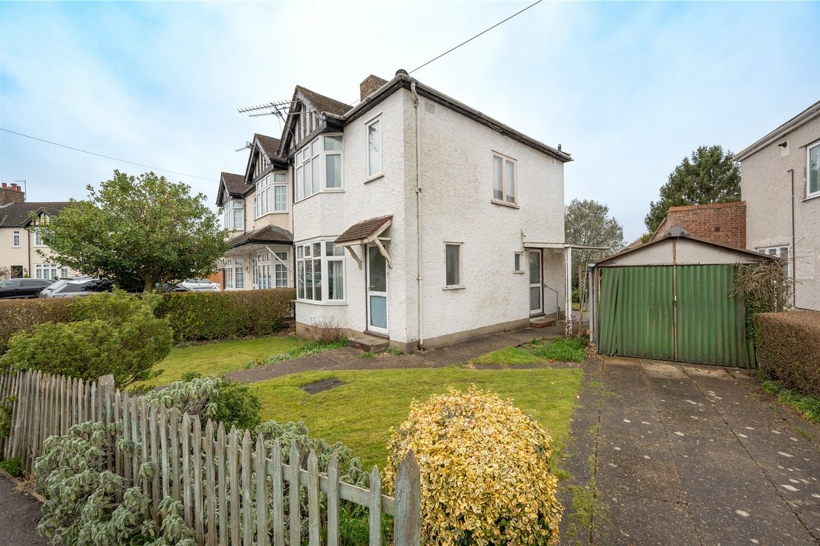 3 Bedroom House Sold Subject to ContractHouse Sold Subject to Contract in Willow Crescent, St. Albans, Hertfordshire - View 16 - Collinson Hall