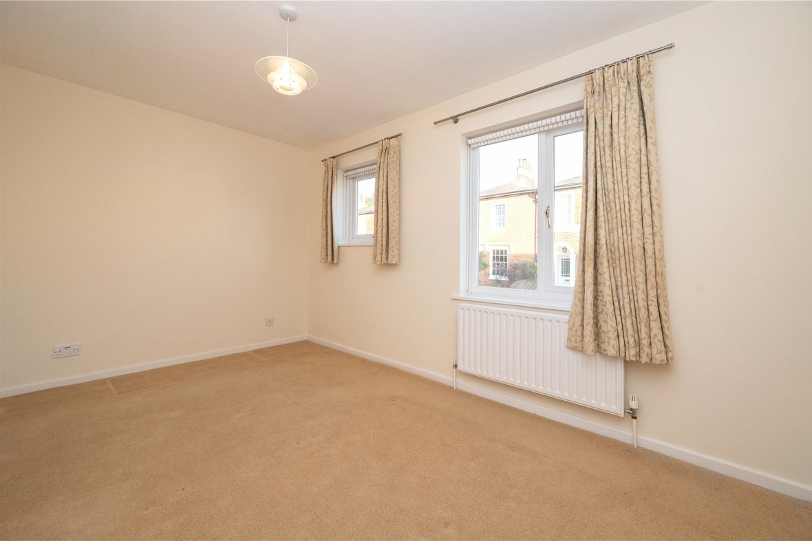 3 Bedroom House Let AgreedHouse Let Agreed in College Street, St. Albans, Hertfordshire - View 7 - Collinson Hall