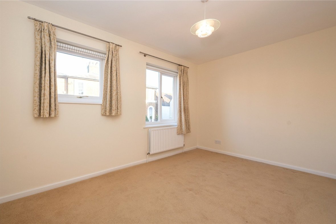 3 Bedroom House Let AgreedHouse Let Agreed in College Street, St. Albans, Hertfordshire - View 12 - Collinson Hall