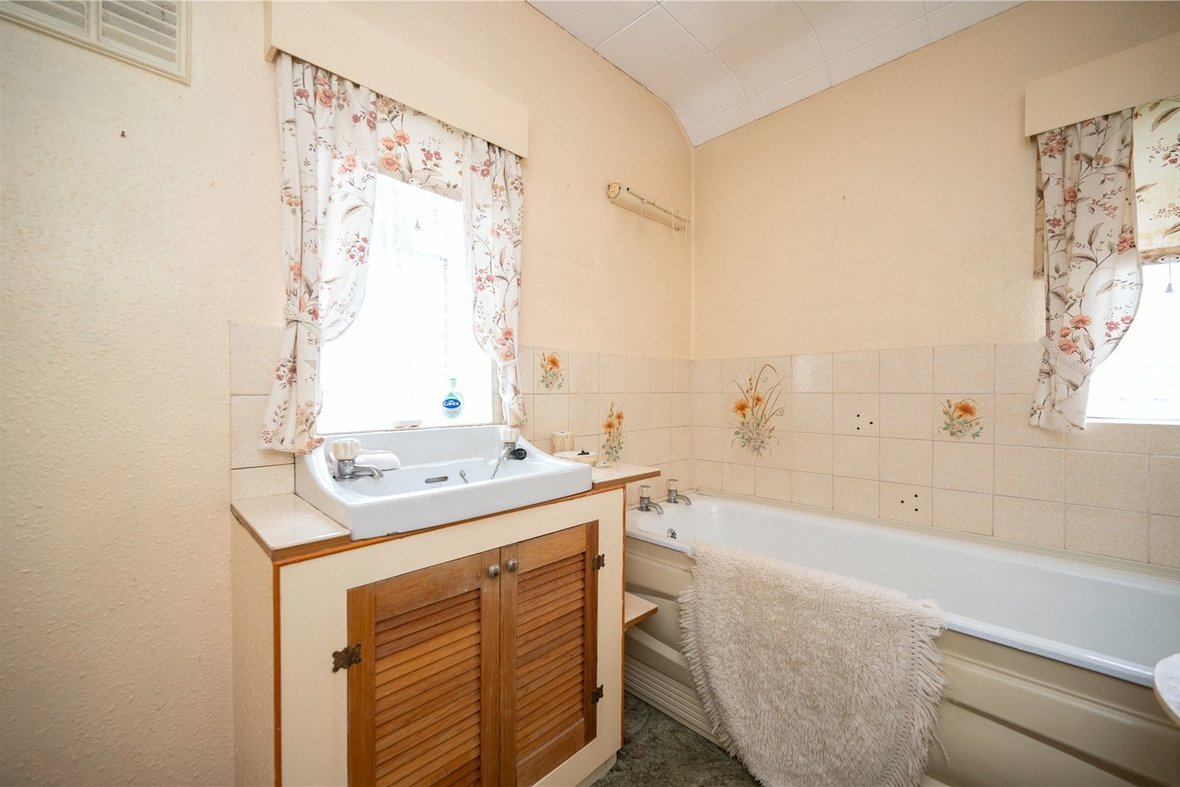 3 Bedroom House For SaleHouse For Sale in Manor Road, London Colney, St. Albans - View 9 - Collinson Hall
