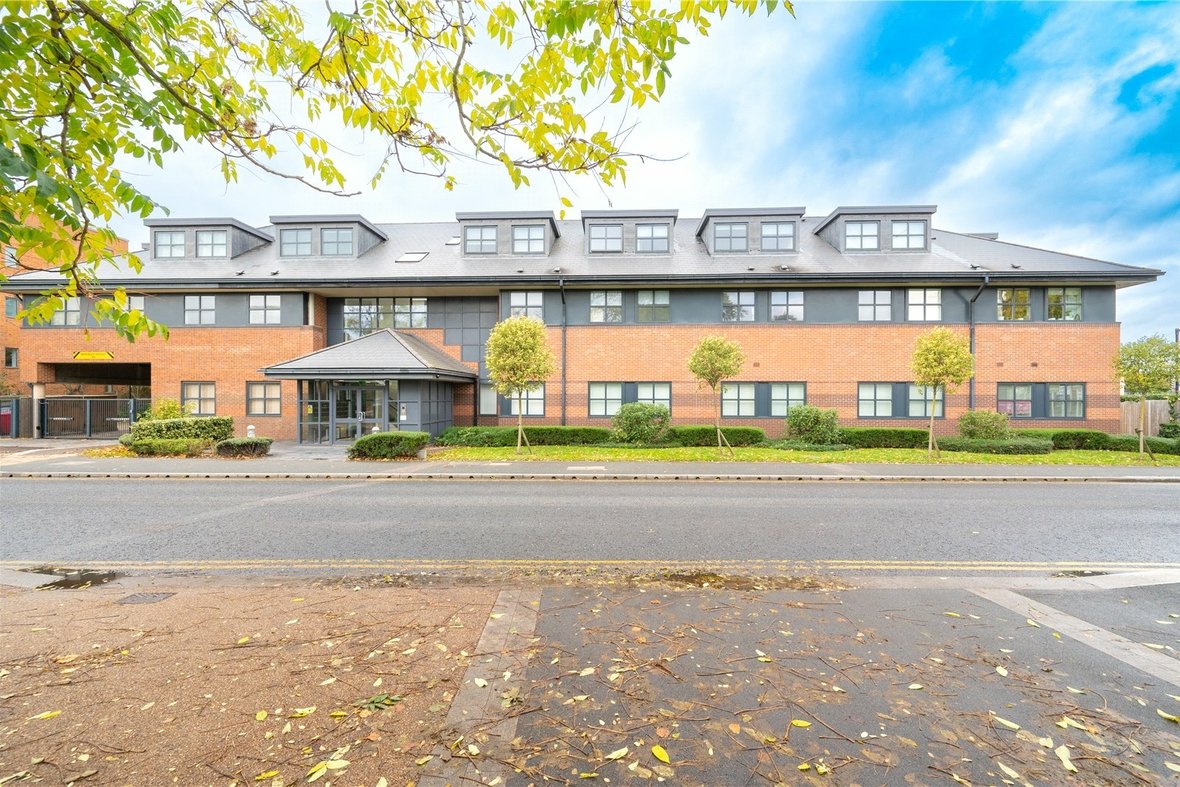 1 Bedroom Apartment LetApartment Let in Great North Road, Hatfield, Hertfordshire - View 1 - Collinson Hall