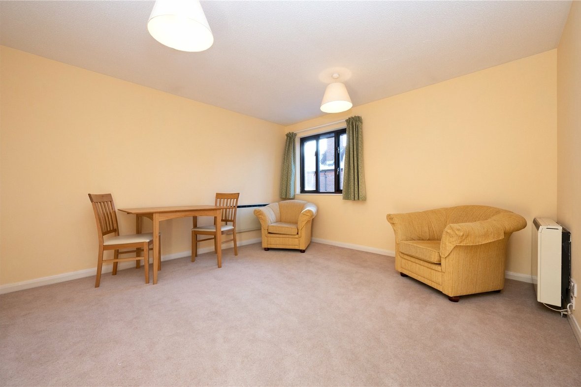 1 Bedroom Apartment LetApartment Let in Art School Yard, St. Albans, Hertfordshire - View 3 - Collinson Hall