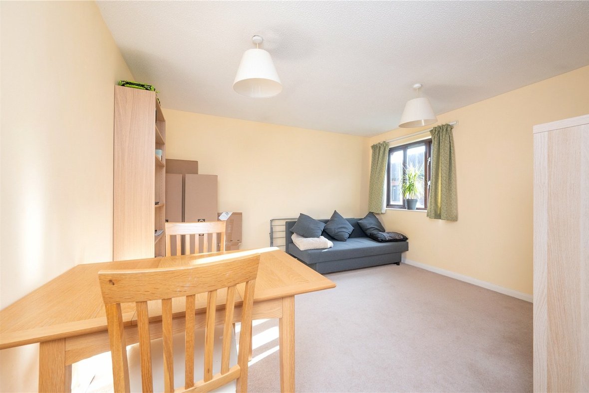 1 Bedroom Apartment LetApartment Let in Art School Yard, St. Albans, Hertfordshire - View 5 - Collinson Hall