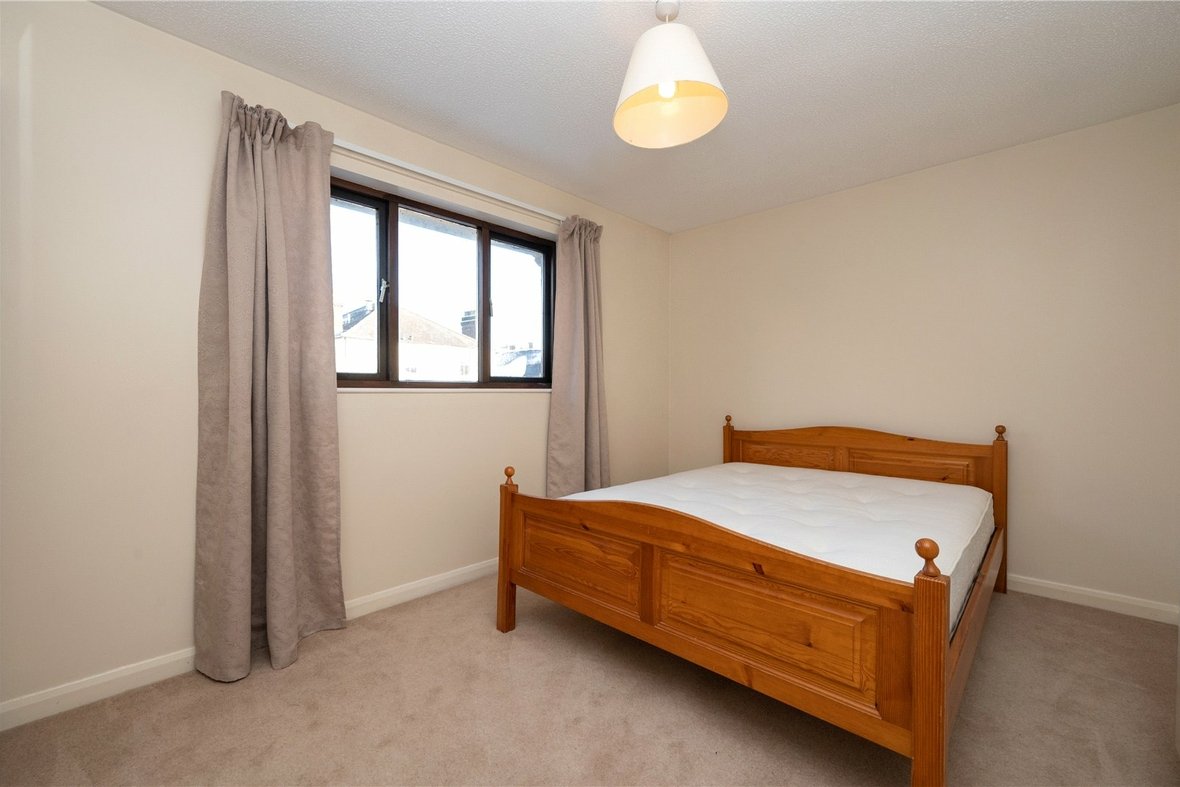 1 Bedroom Apartment LetApartment Let in Art School Yard, St. Albans, Hertfordshire - View 9 - Collinson Hall