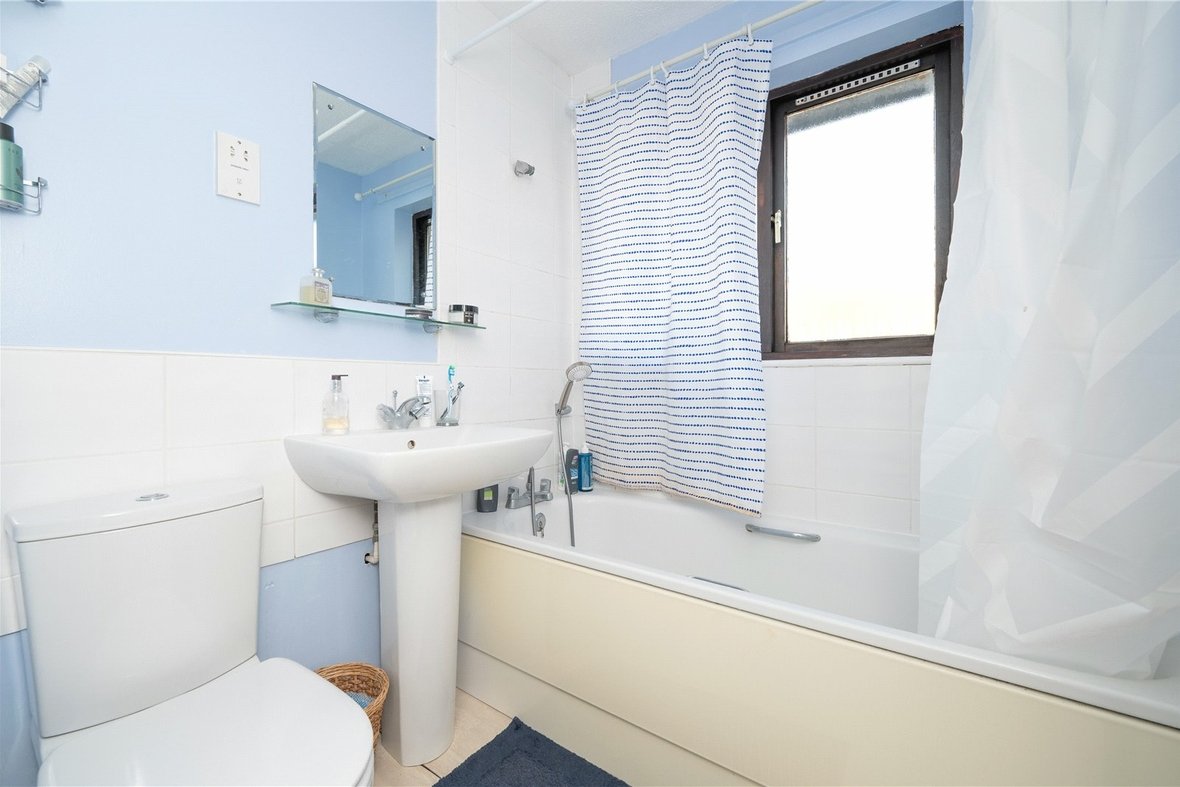 1 Bedroom Apartment LetApartment Let in Art School Yard, St. Albans, Hertfordshire - View 7 - Collinson Hall