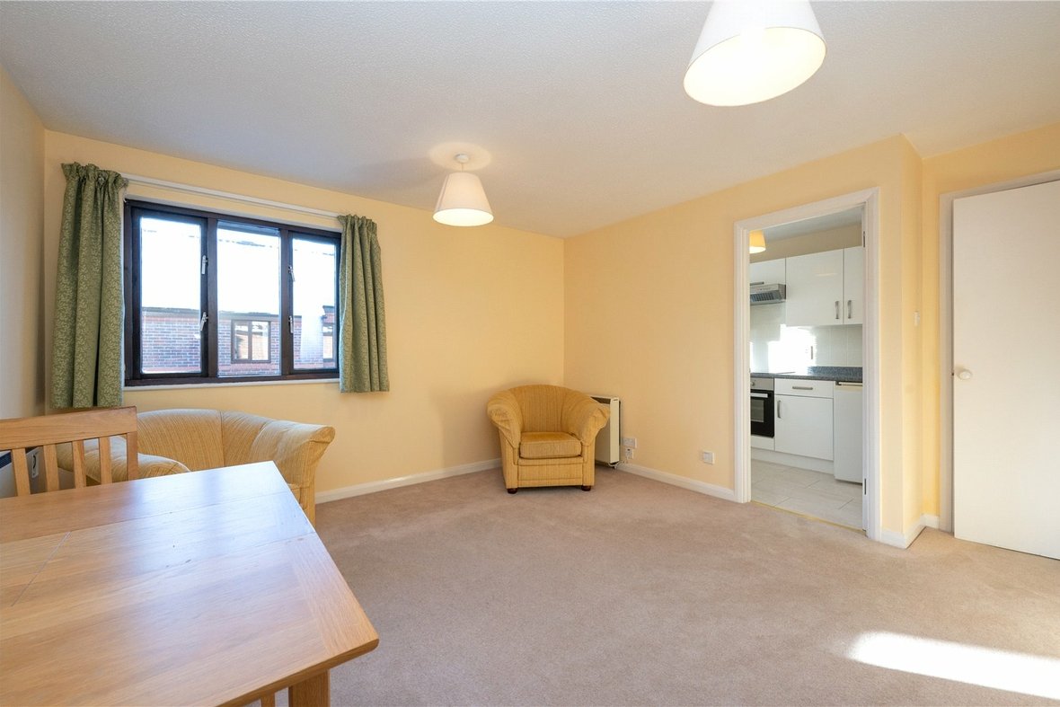 1 Bedroom Apartment LetApartment Let in Art School Yard, St. Albans, Hertfordshire - View 4 - Collinson Hall