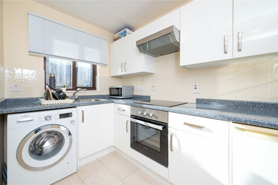 1 Bedroom Apartment LetApartment Let in Art School Yard, St. Albans, Hertfordshire - View 3 - Collinson Hall