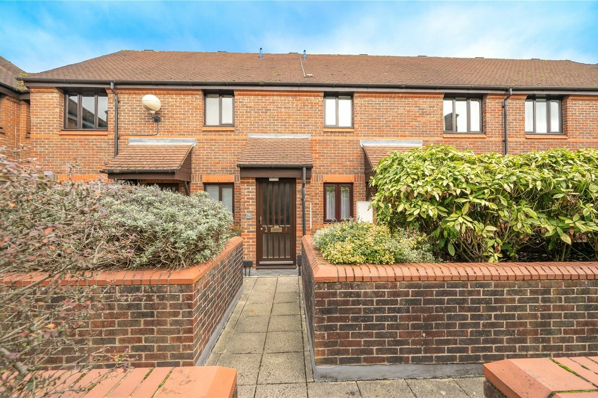 1 Bedroom Apartment LetApartment Let in Art School Yard, St. Albans, Hertfordshire - View 1 - Collinson Hall