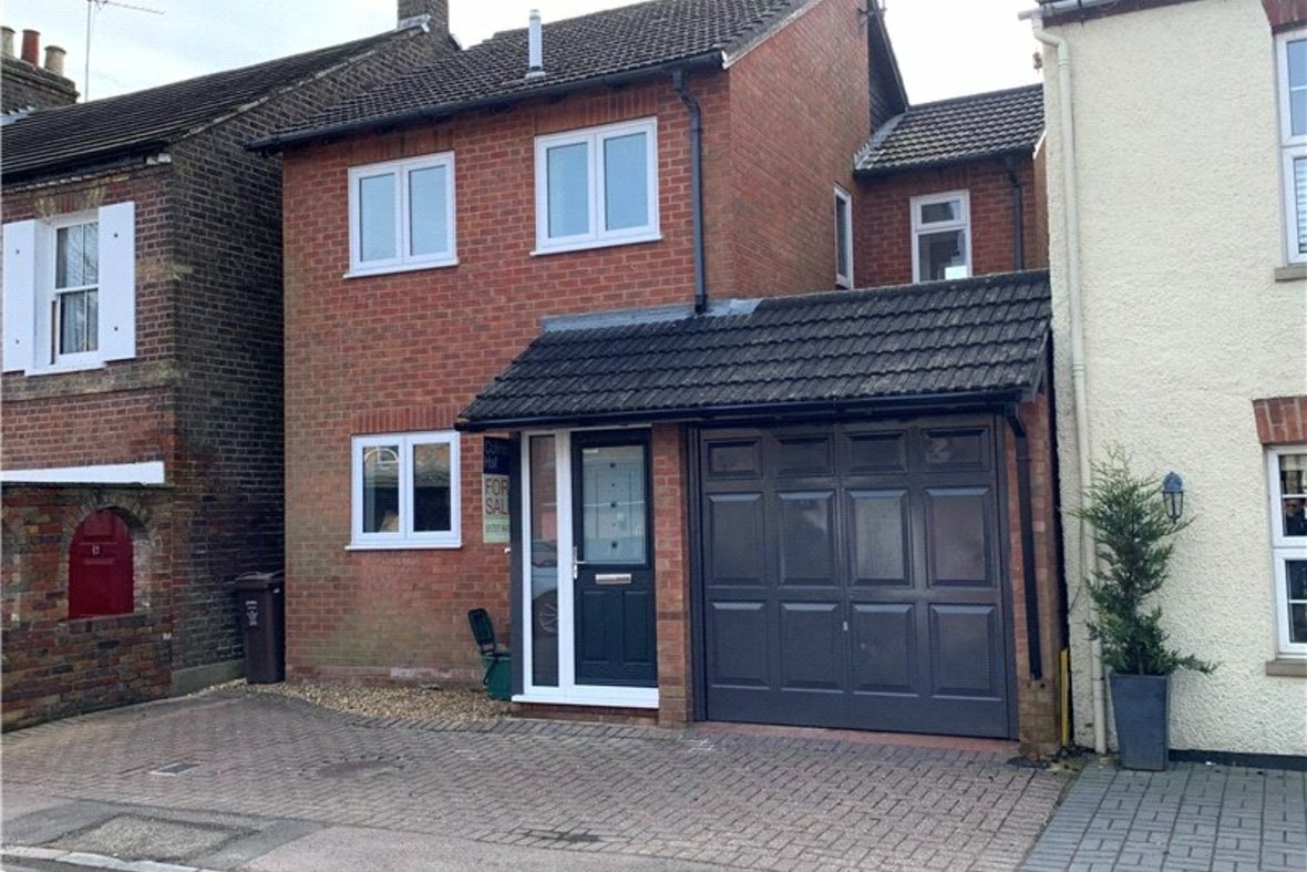 3 Bedroom House Let AgreedHouse Let Agreed in Branch Road, Park Street, St Albans - View 1 - Collinson Hall