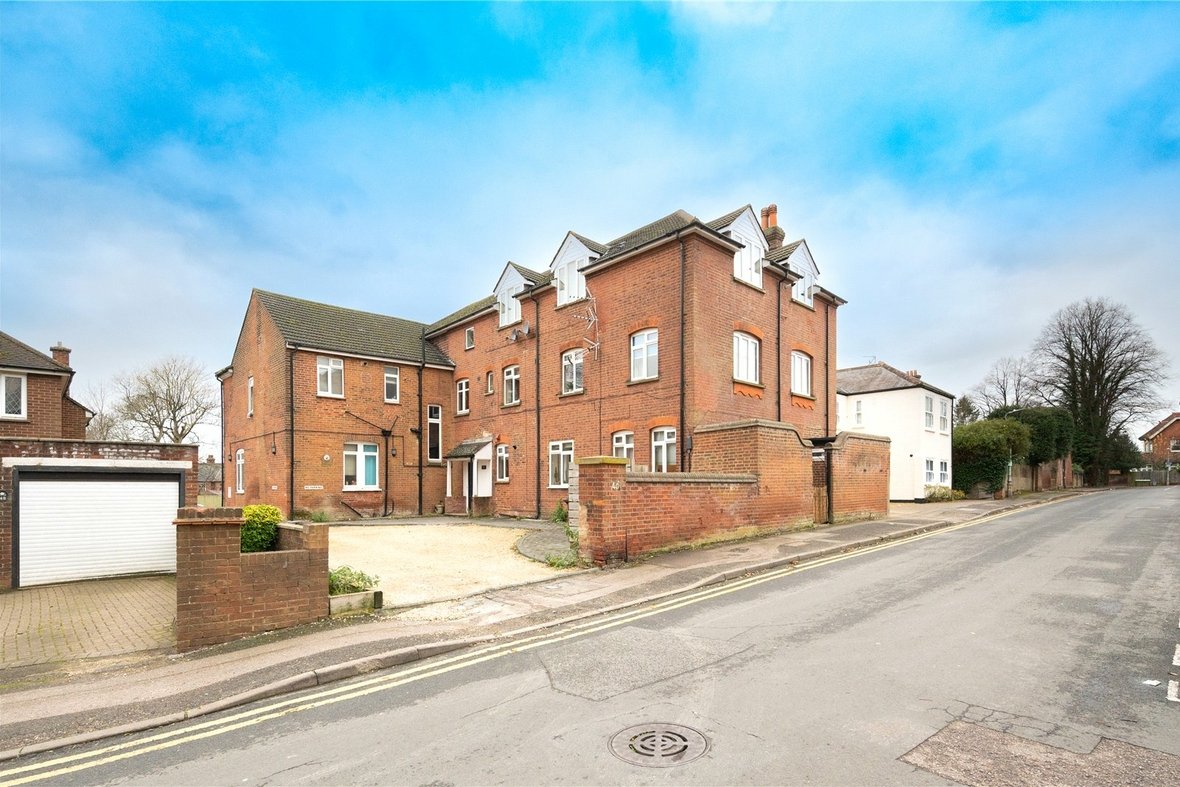 2 Bedroom Apartment LetApartment Let in Grosvenor Road, St. Albans - View 1 - Collinson Hall