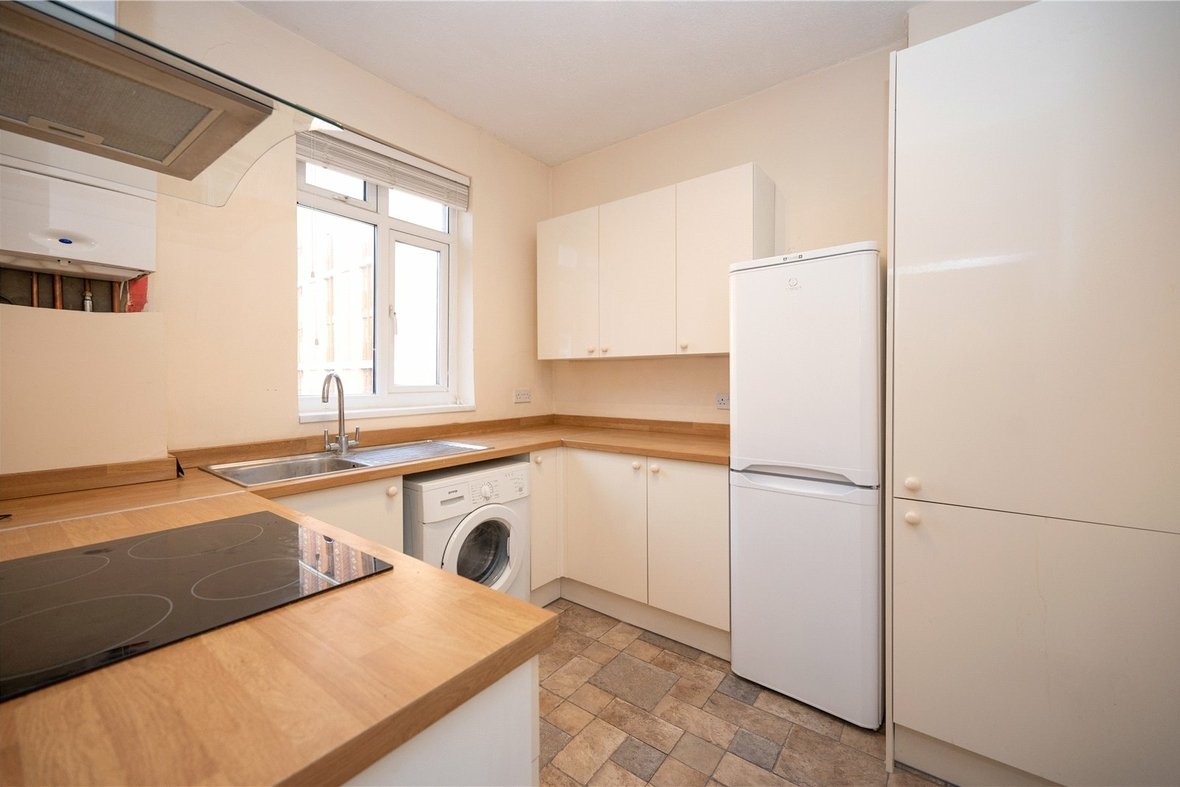 2 Bedroom Apartment LetApartment Let in Grosvenor Road, St. Albans - View 5 - Collinson Hall