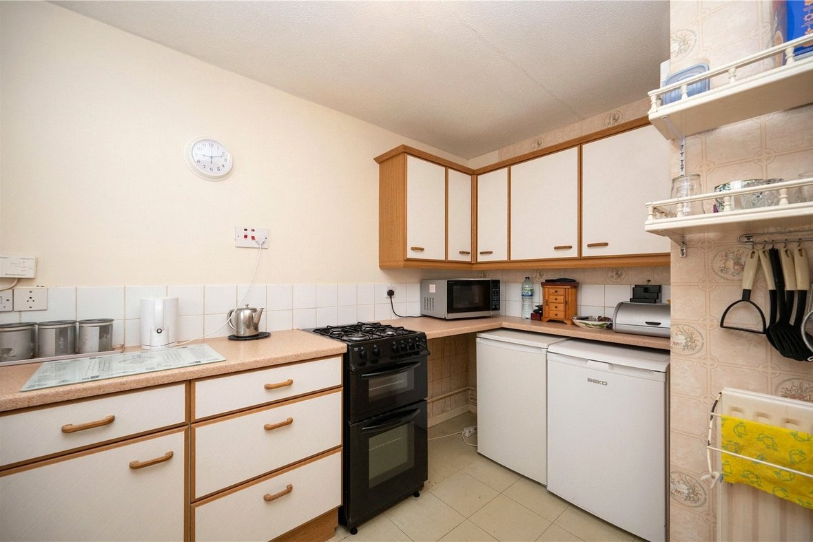 1 Bedroom Apartment Let AgreedApartment Let Agreed in Grindcobbe, St. Albans, Hertfordshire - View 4 - Collinson Hall