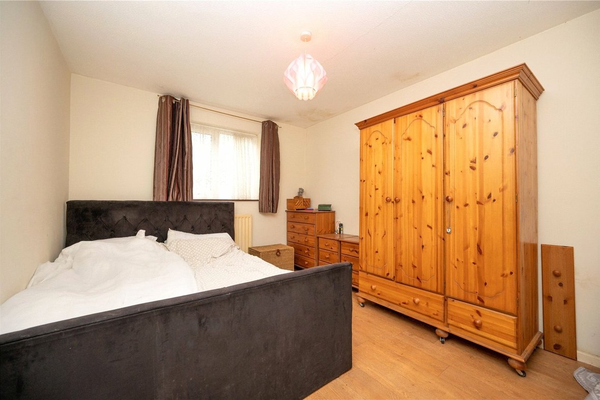 1 Bedroom Apartment Let AgreedApartment Let Agreed in Grindcobbe, St. Albans, Hertfordshire - View 6 - Collinson Hall