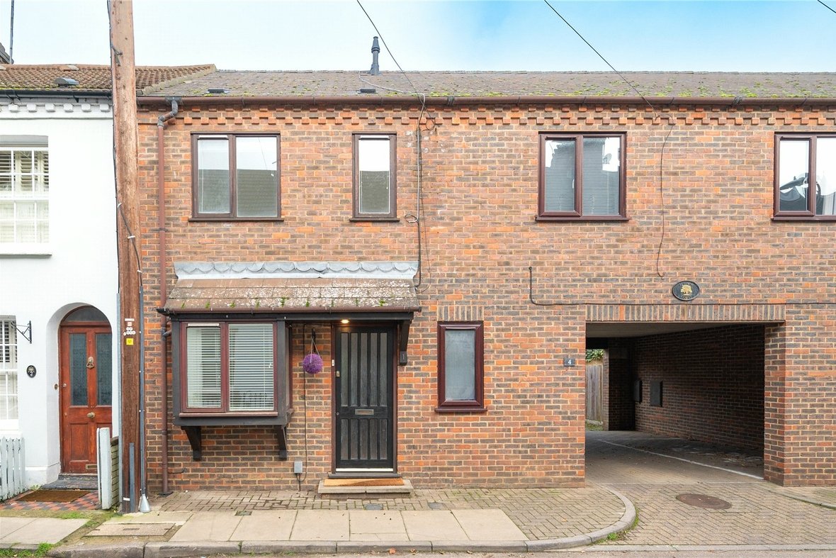 2 Bedroom House To LetHouse To Let in Bedford Road, St. Albans, Hertfordshire - View 1 - Collinson Hall