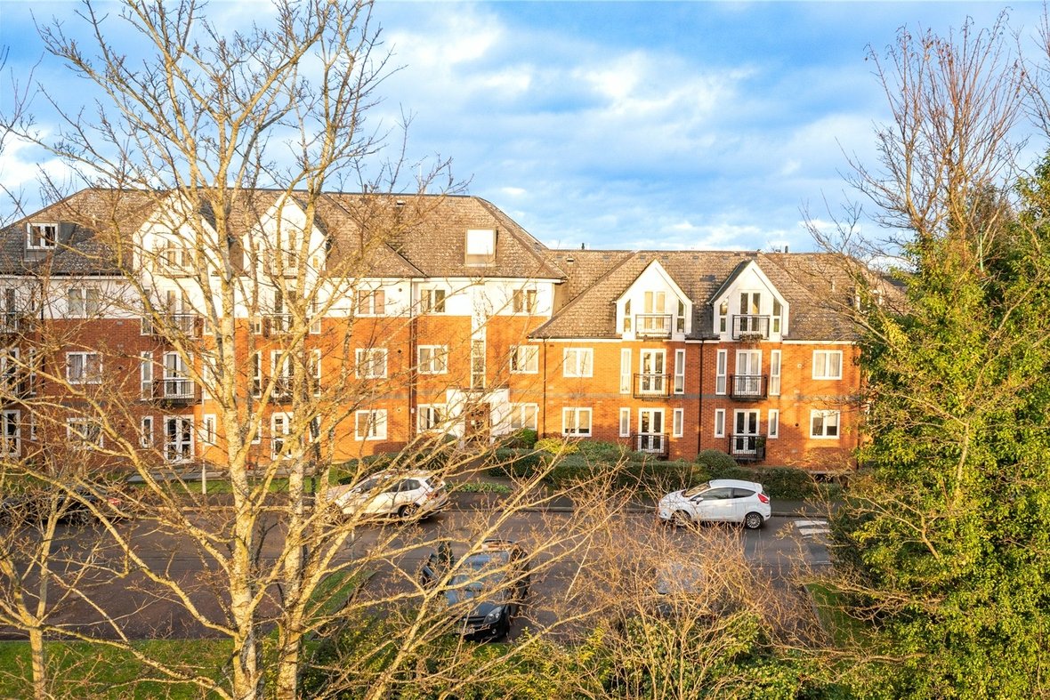 2 Bedroom Apartment To LetApartment To Let in Park View Close, St. Albans, Hertfordshire - View 1 - Collinson Hall