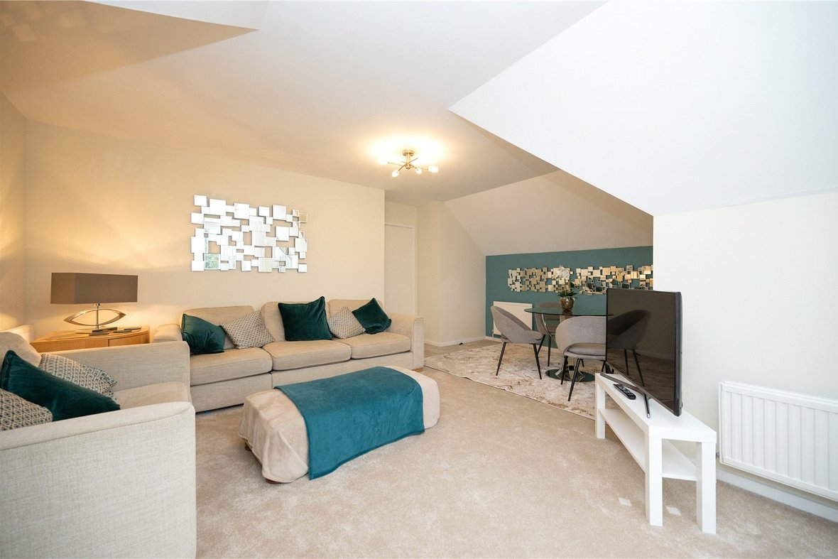 2 Bedroom Apartment To LetApartment To Let in Park View Close, St. Albans, Hertfordshire - View 6 - Collinson Hall