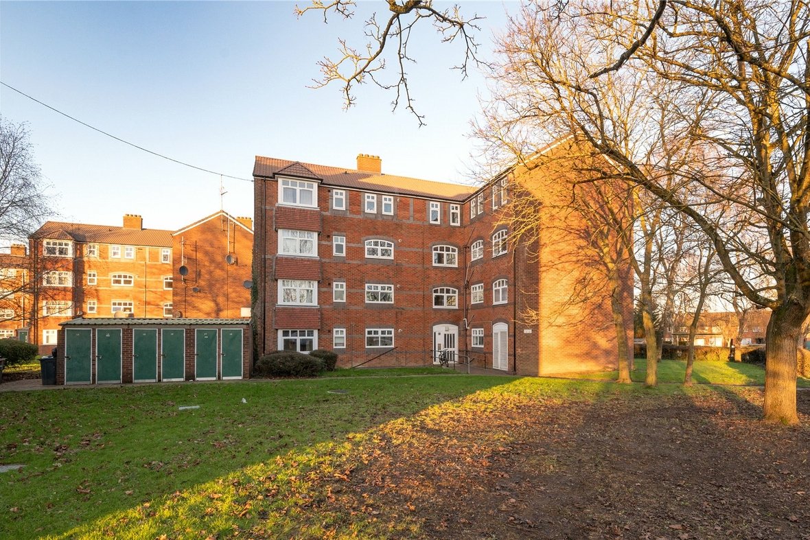 2 Bedroom Apartment LetApartment Let in Cell Barnes Lane, St. Albans, Hertfordshire - View 1 - Collinson Hall