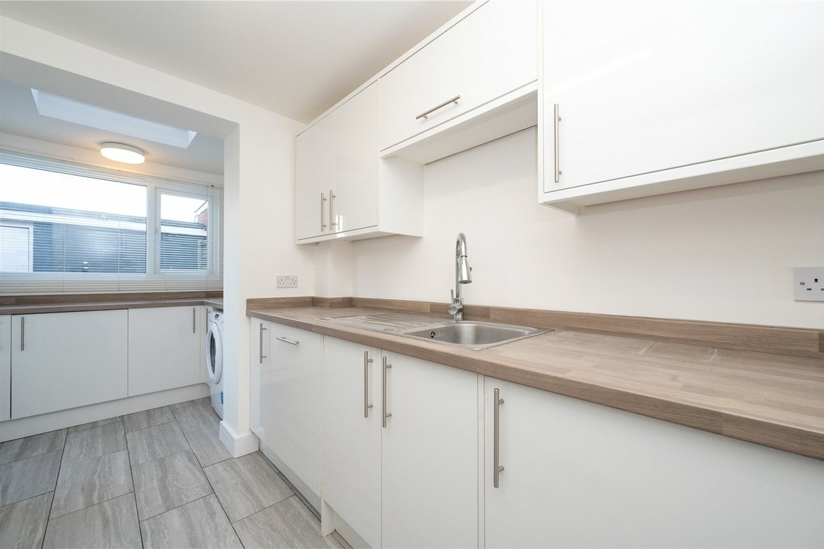 3 Bedroom House LetHouse Let in Drakes Drive, St. Albans, Hertfordshire - View 4 - Collinson Hall
