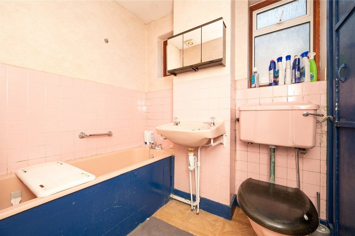 4 Bedroom House For SaleHouse For Sale in Brampton Road, St. Albans, Hertfordshire - View 11 - Collinson Hall