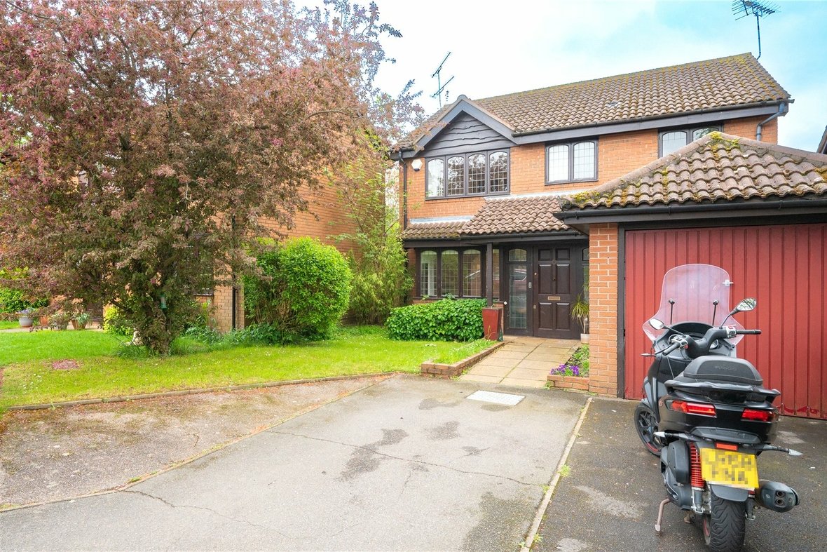 4 Bedroom House Let AgreedHouse Let Agreed in Chancery Close, St. Albans, Hertfordshire - View 1 - Collinson Hall