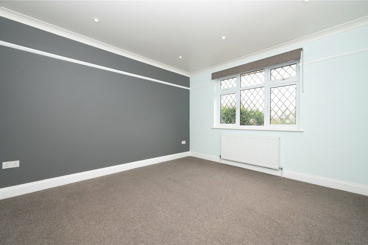 3 Bedroom House Let AgreedHouse Let Agreed in Mile House Lane, St. Albans, Hertfordshire - View 9 - Collinson Hall
