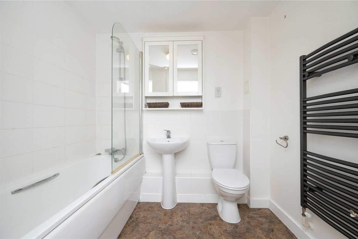 1 Bedroom Apartment Sold Subject to ContractApartment Sold Subject to Contract in Whitley Court Newsom Place, Hatfield Road, St. Albans - View 10 - Collinson Hall