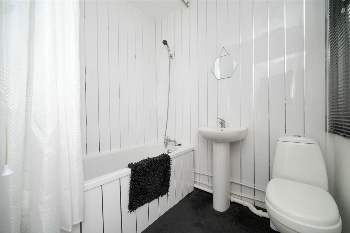 3 Bedroom House ExchangedHouse Exchanged in Holyrood Crescent, St. Albans, Hertfordshire - View 16 - Collinson Hall