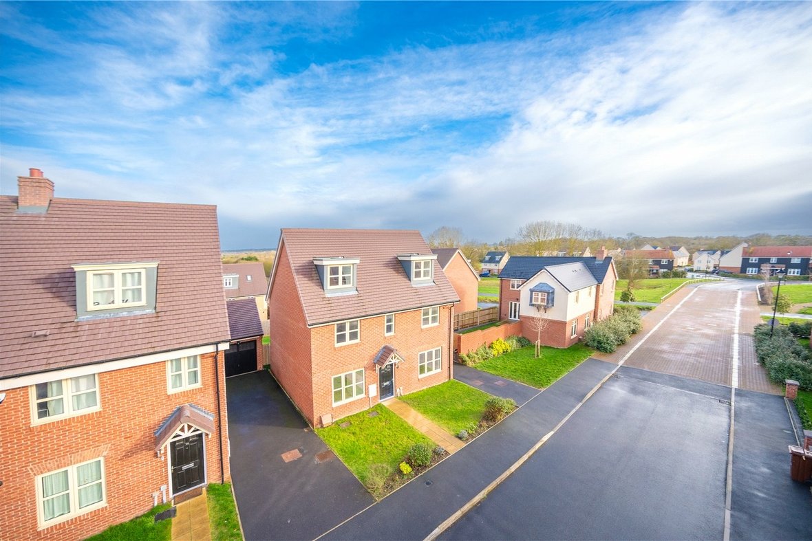 5 Bedroom House For SaleHouse For Sale in Osprey Drive, St. Albans, Hertfordshire - View 24 - Collinson Hall