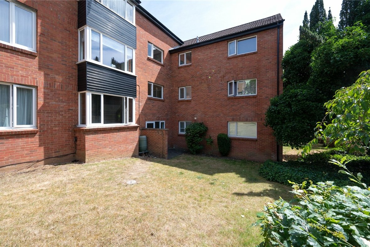 2 Bedroom Apartment Let AgreedApartment Let Agreed in Avondale Court, Upper Lattimore Road, St. Albans - View 9 - Collinson Hall