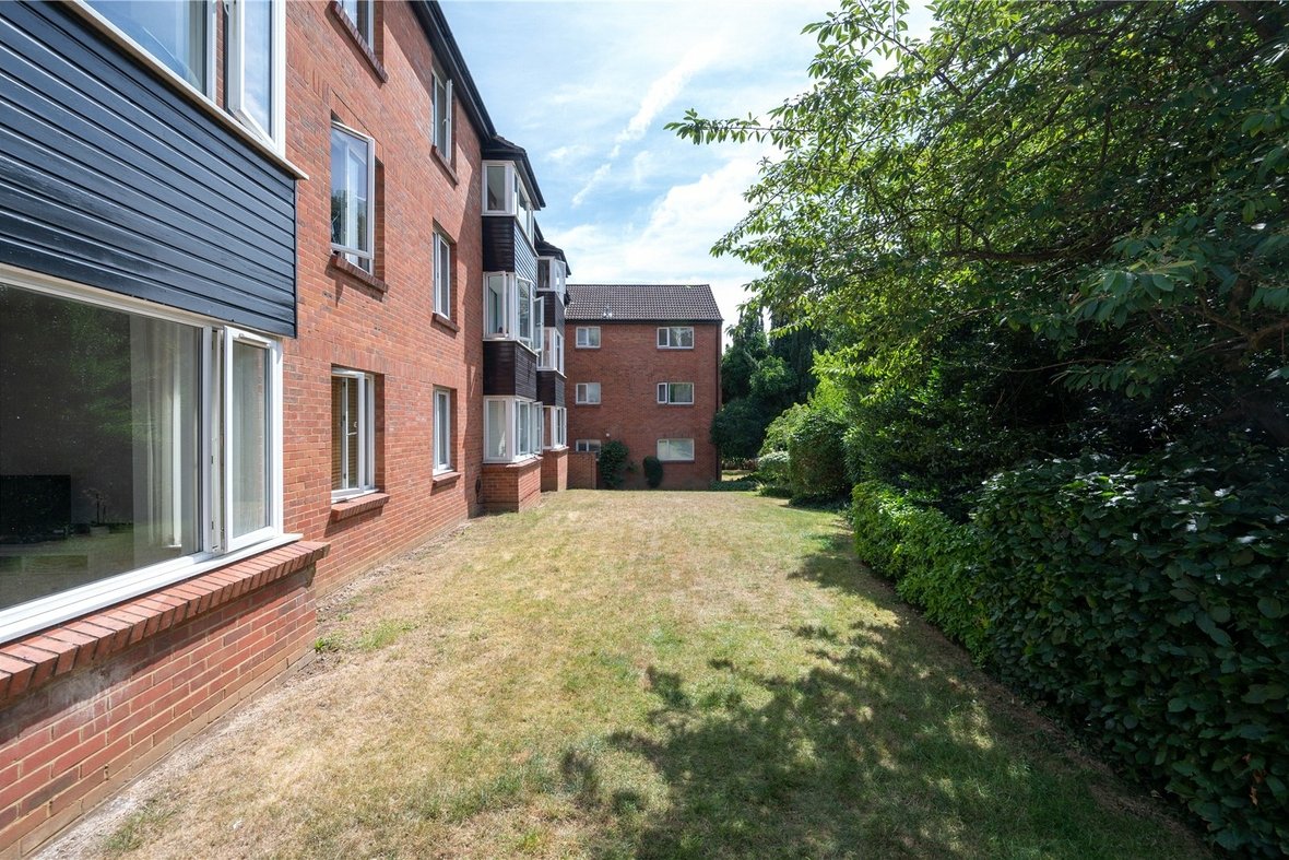 2 Bedroom Apartment Let AgreedApartment Let Agreed in Avondale Court, Upper Lattimore Road, St. Albans - View 10 - Collinson Hall