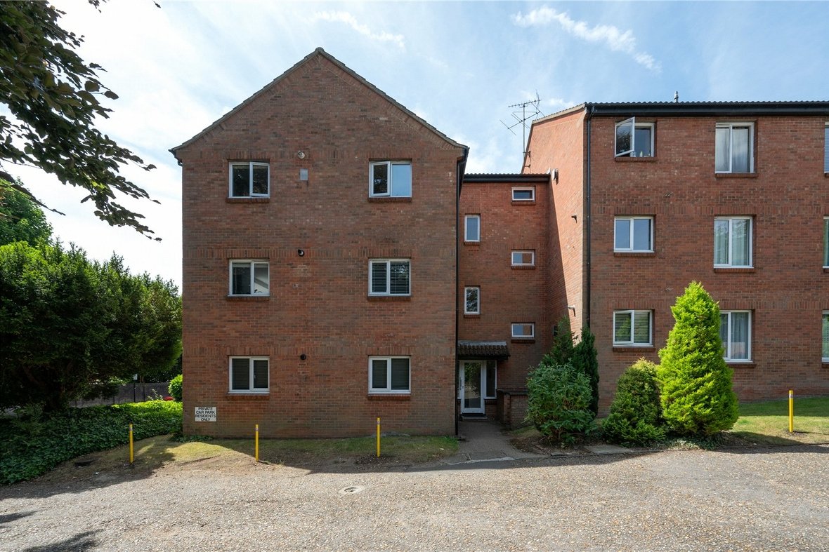 2 Bedroom Apartment Let AgreedApartment Let Agreed in Avondale Court, Upper Lattimore Road, St. Albans - View 1 - Collinson Hall