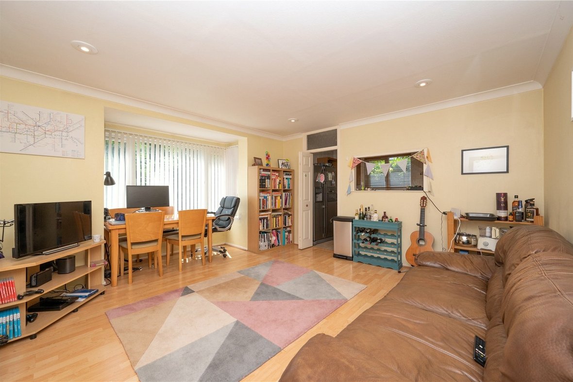 2 Bedroom Apartment Let AgreedApartment Let Agreed in Avondale Court, Upper Lattimore Road, St. Albans - View 2 - Collinson Hall