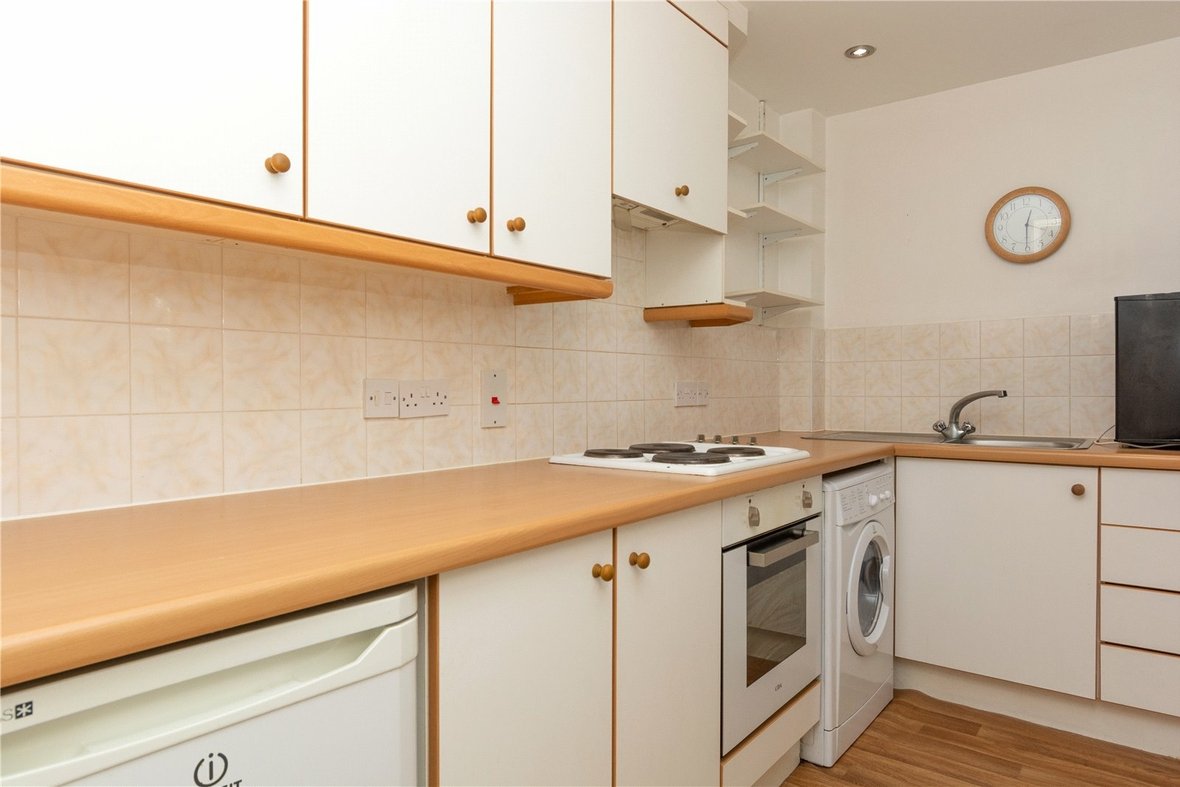 2 Bedroom Apartment Let AgreedApartment Let Agreed in Windsor Court, Park View Close, St. Albans - View 3 - Collinson Hall