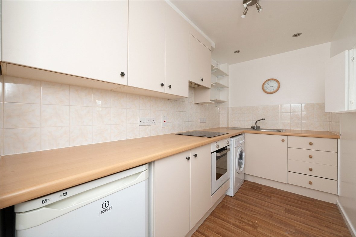 2 Bedroom Apartment To LetApartment To Let in Windsor Court, Park View Close, St. Albans - View 6 - Collinson Hall