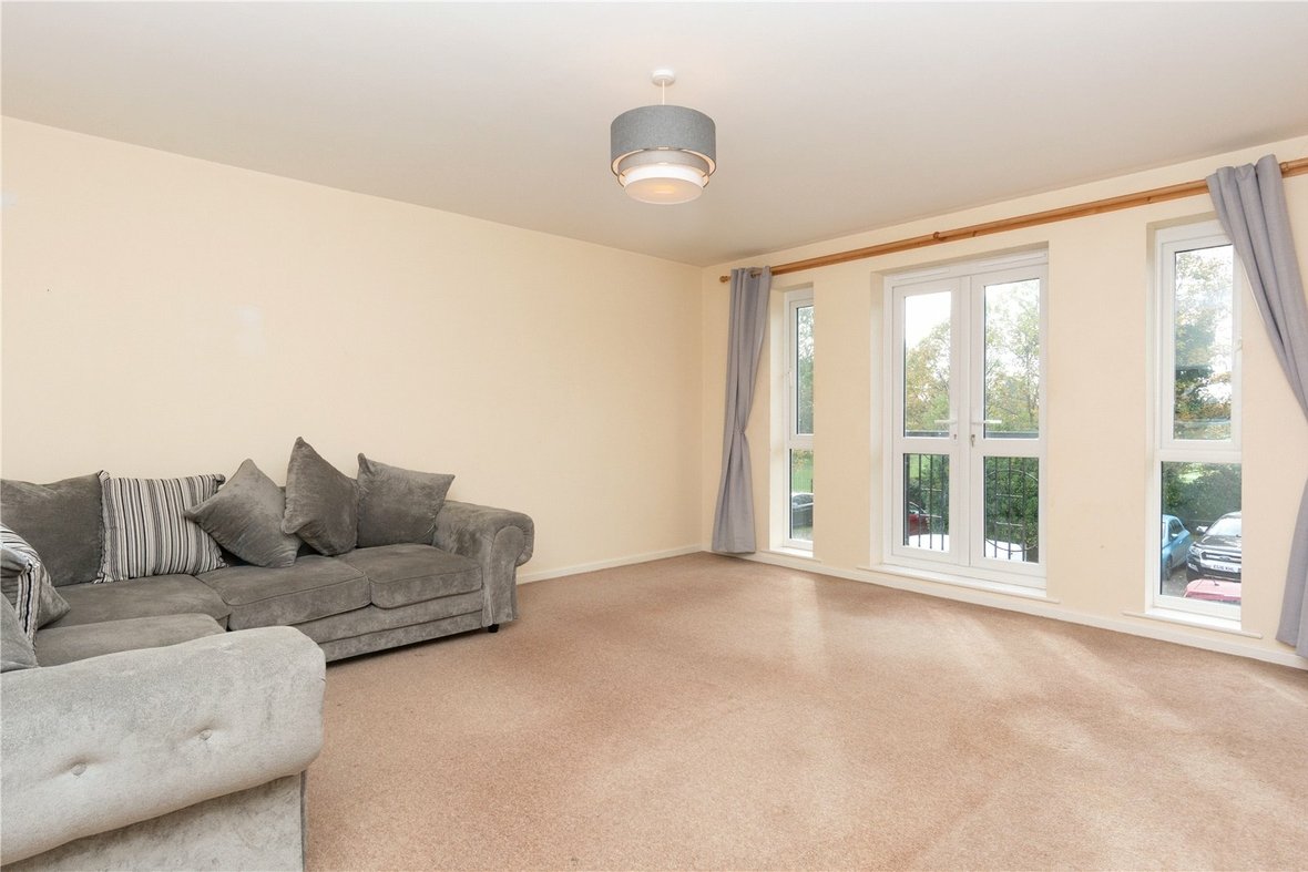 2 Bedroom Apartment Let AgreedApartment Let Agreed in Windsor Court, Park View Close, St. Albans - View 6 - Collinson Hall